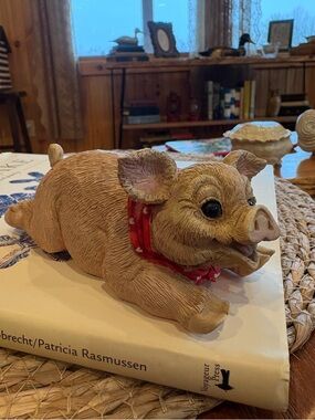 Enesco resin pig designed by artist Kathy
Wise around 1994 Vintage collectible